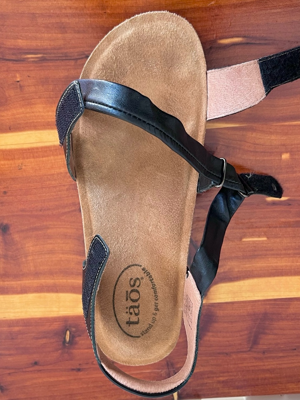 Taos Universe Sandals, size 9 - Picture 8 of 8